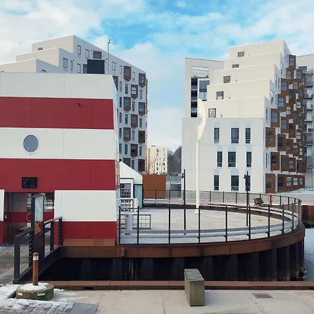 Apartment Quality 1-bed W Balcony *